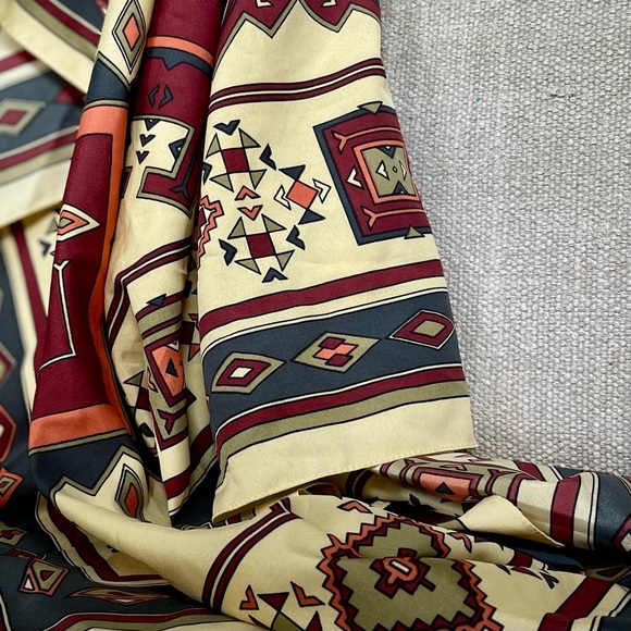 Extra Large Zara Scarf - Western Pattern - Picture 10 of 11